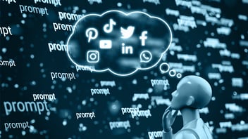 KI vor einer Prompt-Wall mit Social Media Icons