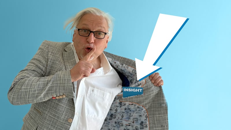 Unser Autor Arve Fühler mit Insights in der Jackentasche