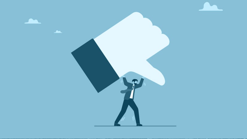 Illustration eines Manns, der einen sehr großes Daumen-runter-Symbol auf den Schultern trägt